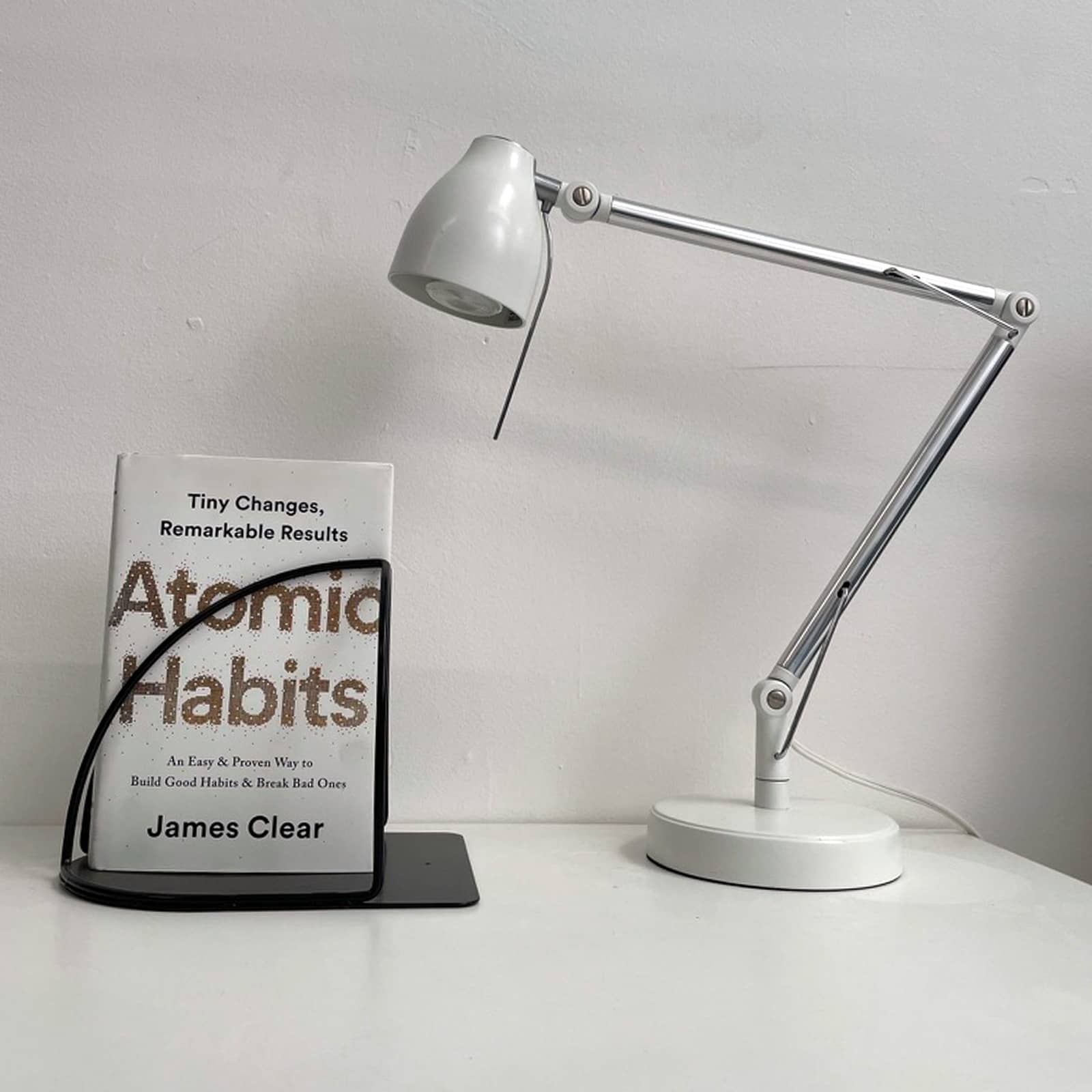 Minimalist Productivity Guide: Atomic Habits by James Clear:  Overview, Summary, Review, and Reflections